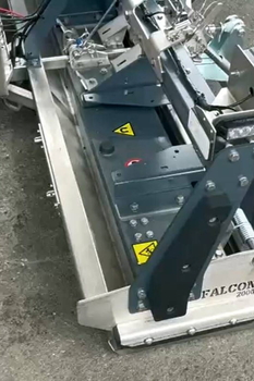 Magnetická metla MS 2000 F FALCON – úklid kovových nečistot v hale automobilového závodu