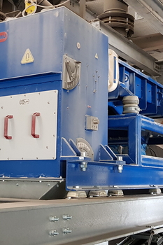 Skriňový roštový magnetický separátor MSS-AC vo zvode suchej maltovej zmesi
