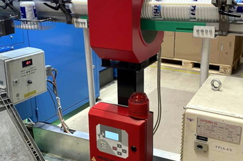 Prepadový detektor kovov METRON 05 CR –  a vyfukovanie plastov