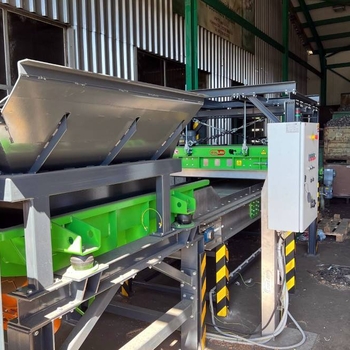 Závesný elektromagnet nad pásový dopravník DND-AC-E